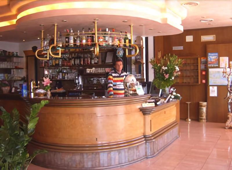 Hotel Touring Sottomarina Exteriör bild
