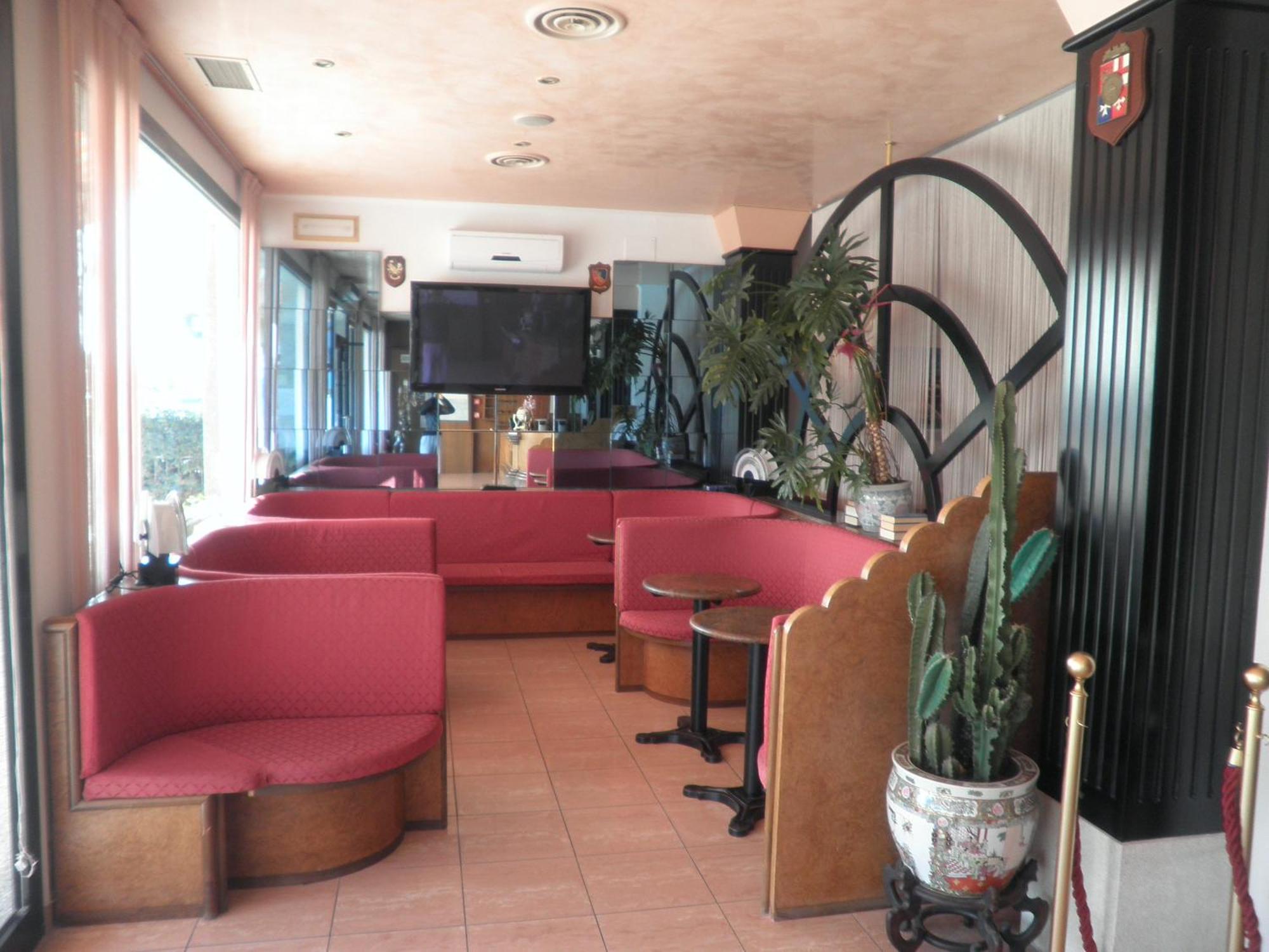 Hotel Touring Sottomarina Exteriör bild